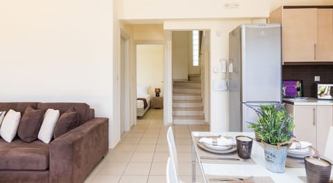 Ground Floor: Full Kitchen 1