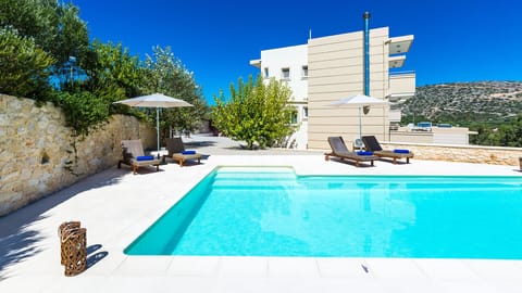 Luxury Villa with Private Pool - 100m to Beach