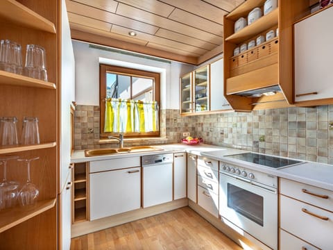 Kitchen, Countertop, Kitchen Appliance, Flooring, Interior Design, Cabinetry, Wood, Major Appliance, Ceiling, Floor