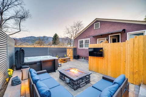 Colorado Springs Vacation Rental | 2BR | 1BA | 750 Sq Ft | Stairs Required
