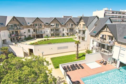 You will love to enjoy a relaxing vacation at this prime destination!