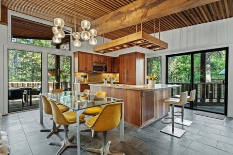 Mid-century modern kitchen