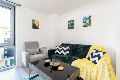 Living Area | Comfortable Sofa | City View