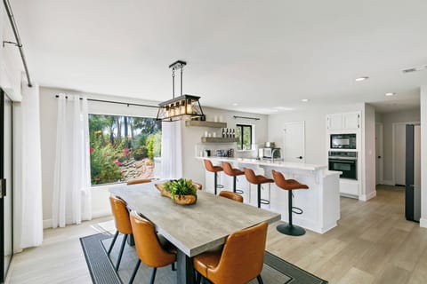 Dining room (seats 6) and bar area.