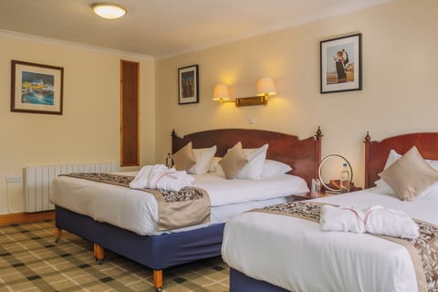 Unit with 1 Double-size bed and Single bed. Exact unit will be assigned upon arrival. Views, colors and decor may vary.