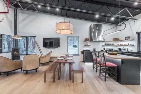 Newly Built Custom Modern Townhouse- Open Floor Plan! | Upper Level