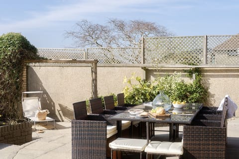 Tide's Edge, Fistral, Cornwall, self catering with Beach Retreats.