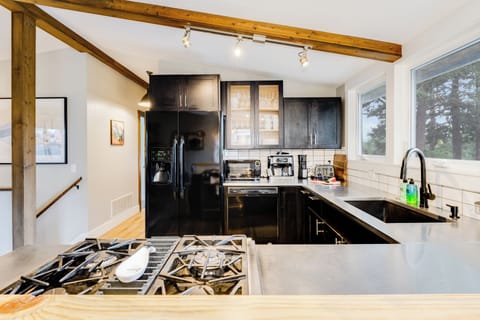 U Shaped Kitchen with Beautiful Views | Main Level