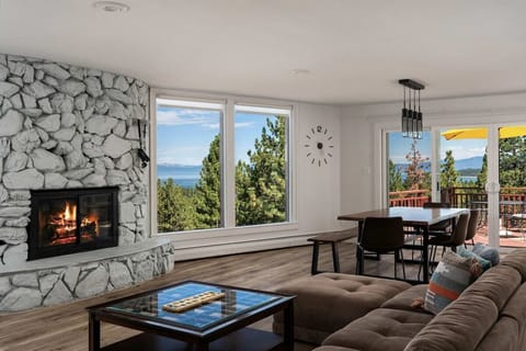 Living room/ Fireplace