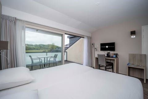 Unit with 2 Twin size beds