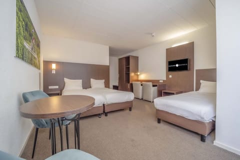 Unit with 4 Single beds. Exact unit will be assigned upon arrival. Views, colors, and decor may vary.