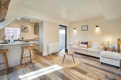 Apartment 6, Vinegar House, Worcester - Host & Stay