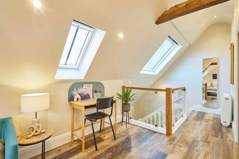 Vinegar Loft, Worcester - Host & Stay