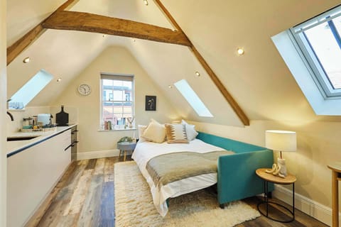 Vinegar Loft, Worcester - Host & Stay