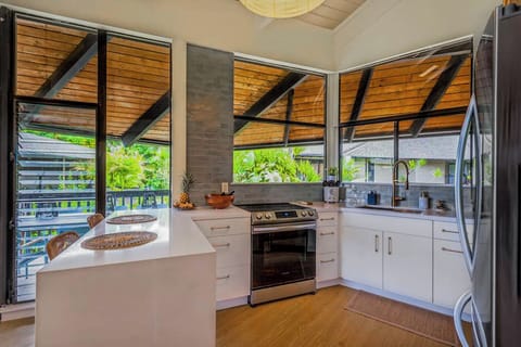 Beautifully designed full kitchen!