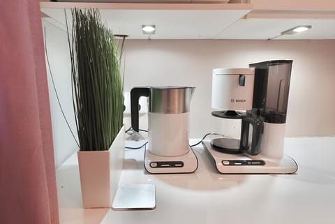 Start your day with a hot cup of coffee or tea—this kettle and coffee machine are here to help.