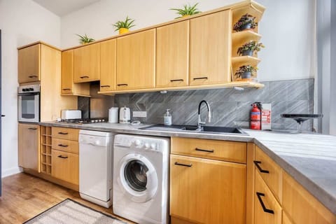 Spacious and stocked – enjoy the comforts of home cooking during your stay