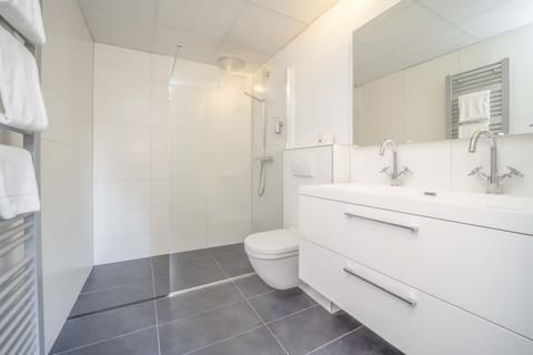 Unit with 2 Single beds. Exact unit will be assigned upon arrival. Views, colors, and decor may vary.