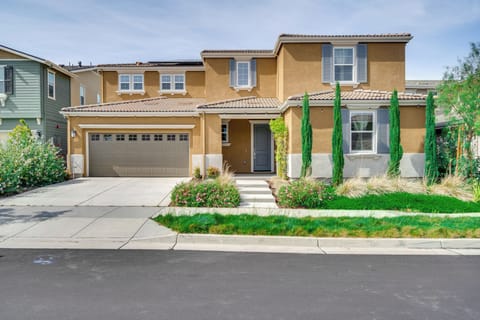 Tracy Vacation Rental | 4BR | 4.5BA | 3,533 Sq Ft | 1 Step to Enter