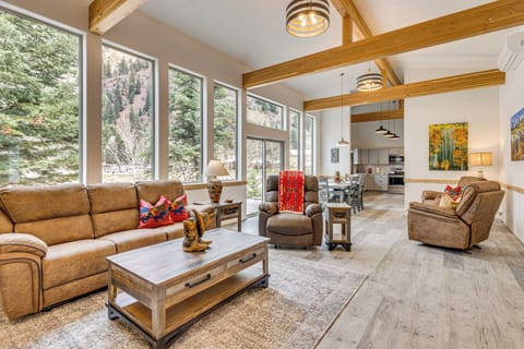 Living Room | Central A/C & Heat | Free WiFi | Fireplace