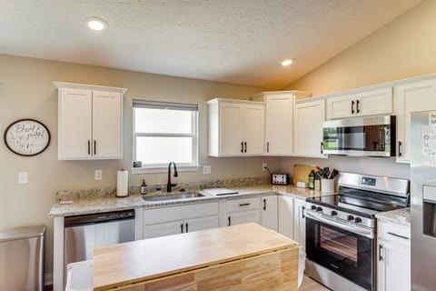 Kitchen | Cooking Basics | Main Level