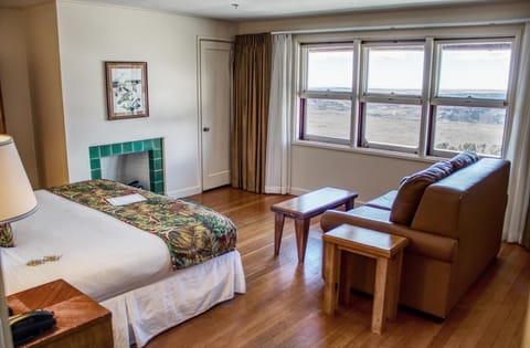 Elegant unit with a King size bed and a sofa bed