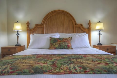 Elegant unit with a King size bed