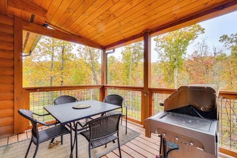 Sevierville Vacation Rental | 2BR | 2BA | 1,682 Sq Ft | 6 Steps Required