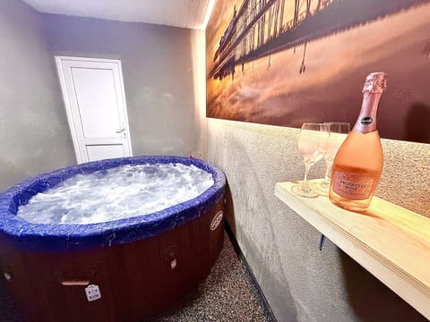 hottub room