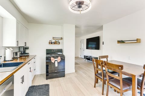 Kitchen | Refrigerator | Microwave | Upper Level