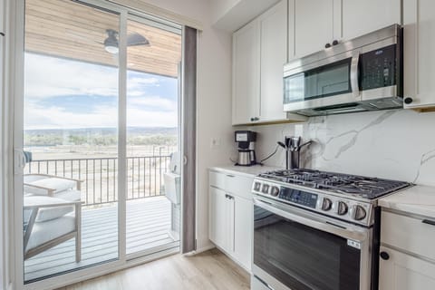 Coffee, cocktails, and everything in between—this kitchen has you covered.