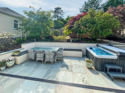 Outdoor patio and hot tub | Autumn Leaves, Keswick