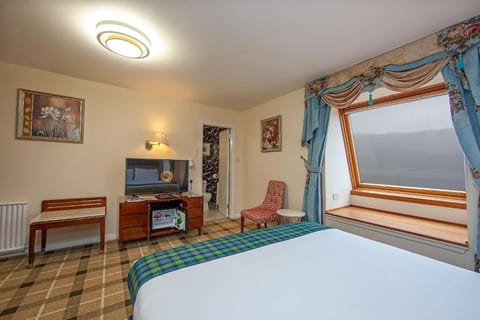 Room amenities, with Lake view