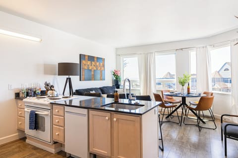 Fully equipped kitchen. (Cayucan Bungalow 230)