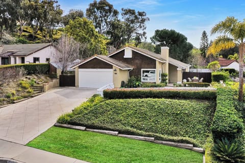 Beautiful 4 bedroom 2 bath house in San Clemente's Forster Ranch with large front and back yards