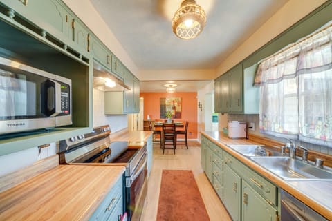 Kitchen | Main Level | Keurig & Drip Coffee Pot | Dishwasher