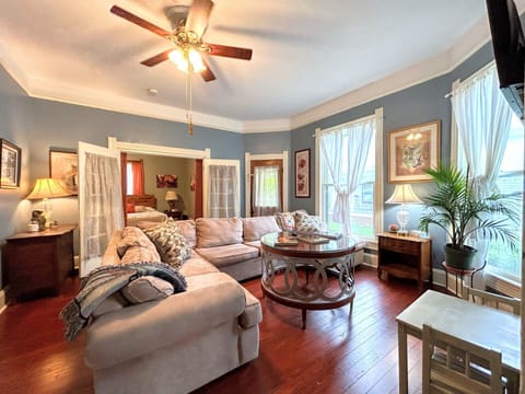 Living Room, 55" TV and pull out sofa