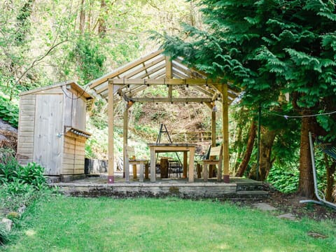 Wood, Plant Community, Garden, Forest, Woodland, Nature Reserve, Garden Buildings, Outdoor Structure, Shade, Backyard