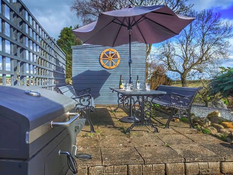 Sitting-out-area | Hogholm Farmhouse, Inverurie