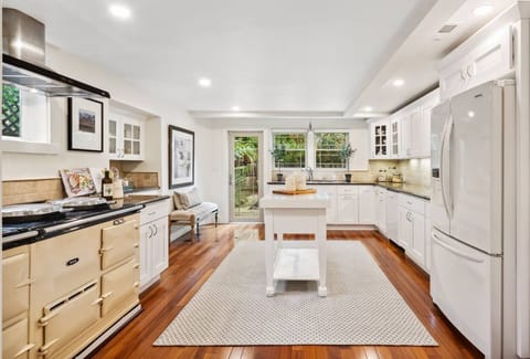 1a26ec7d-5822-4306-845b-ce7f0d305541