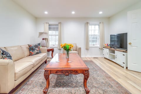 Toledo Vacation Rental | 2BR | 1BA | 1,000 Sq Ft | Stairs Required