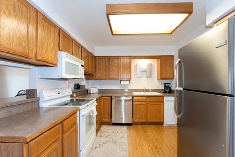 Lots of counter space for preparing great meals | Main Level