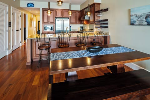 Dining room with additional bar seating at the kitchen island