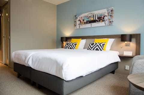 Comfortable Unit with Two Single beds