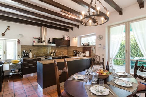 Villa Ida - Lesa, Lake Maggiore - NORTHITALY VILLAS Vacation rental