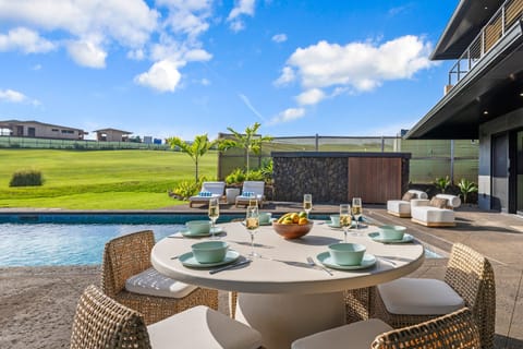 Celebrate every meal outdoors, with golf course vistas and island breezes enhancing the experience.