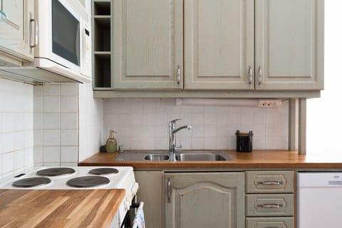 Warm lighting and stylish finishes create a cozy, welcoming vibe, while plenty of counter space ensures you’ll have room to prep and plate with ease.