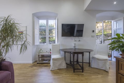 Autumn, Living Room, Spring, Summer