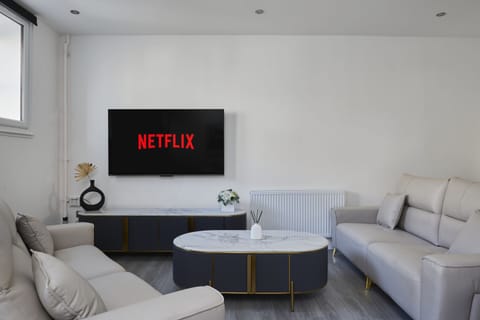 Living Room / Lounge