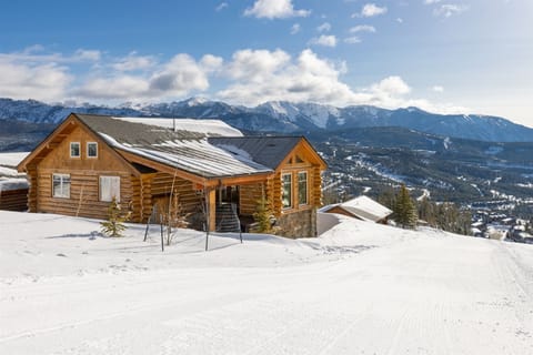 Ski-in/ski-out Powder River Paradise is Directly ON the Powder River Ski Slope.